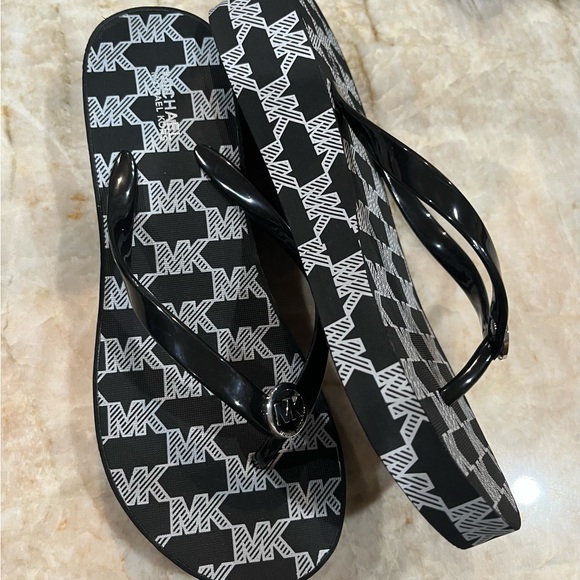 Michael Michael Kors Women’s Wedge Platform Sandals. - Picture 5 of 8